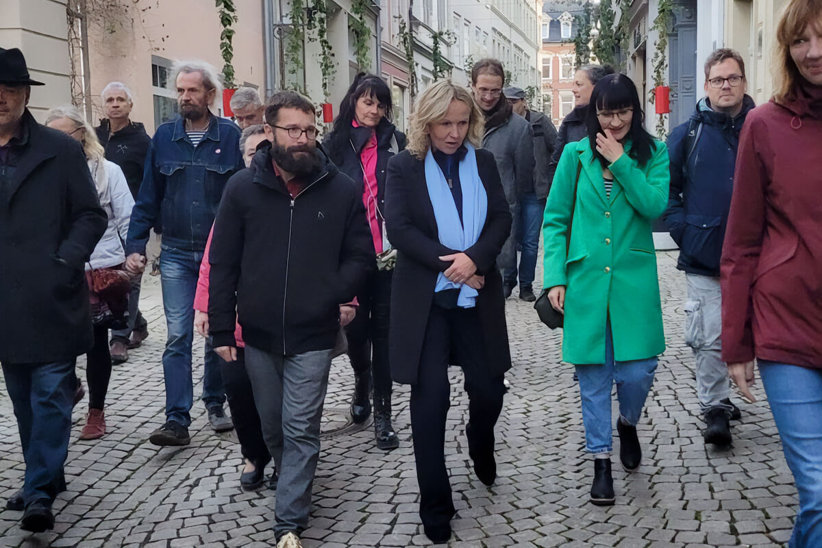 Initiative Stolpersteine und Steffi Lemke (BÜNDNIS 90/DIE GRÜNEN) in Zeitz