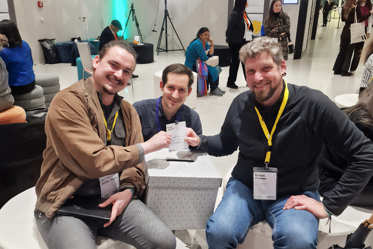 "It's a match!": Friedrich Hensen, Stadtlabor Zeitz (links im Bild) und Enrico Gemsa, Direktkandidat der Grünen im Burgenlandkreis (rechts)